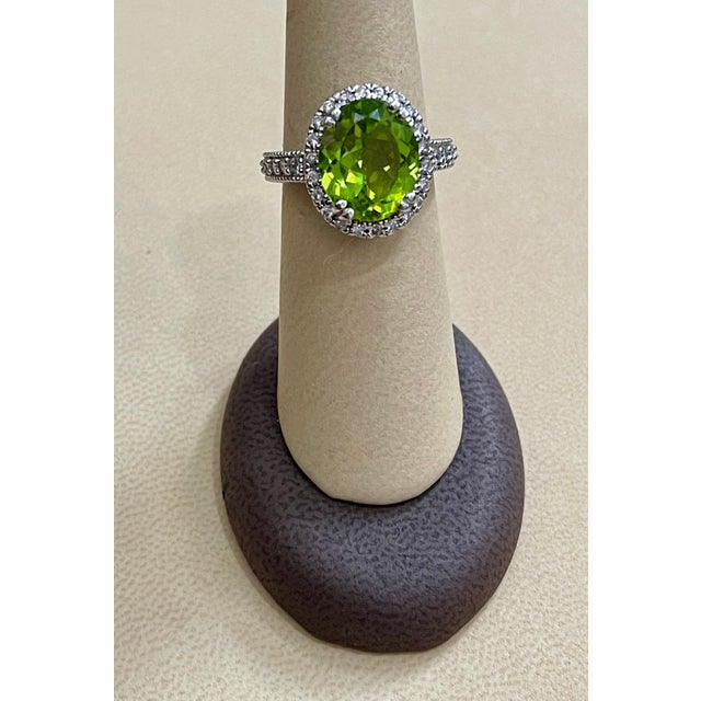 Gemstone 7 Carat Oval Peridot and 1.2 Carat Diamonds 14 Karat White Gold Cocktail Ring For Sale - Image 7 of 18