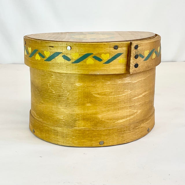 1980s 1980s Vintage Americana Folk Art Maple Wood Cheese Box For Sale - Image 5 of 10