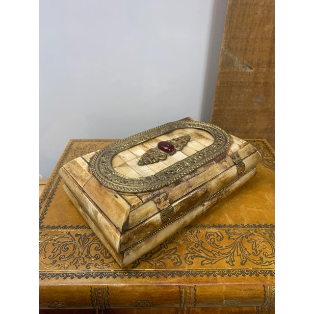 Mid 20th Century Mid 20th Century Vintage Large Bone Box With Hammered Brass Fittings & Center Medallion For Sale - Image 5 of 8