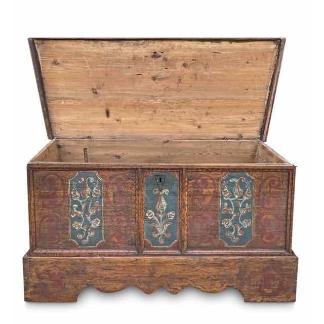 Tyrolean painted chest mid xviii h. 81 - w. 147 - p. 69 ancient tyrolean chest, entirely built in fir wood. The surface...