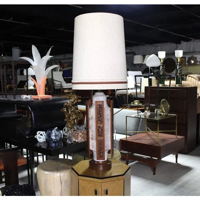 Very decorative Mid-Century Modern art pottery table lamp.