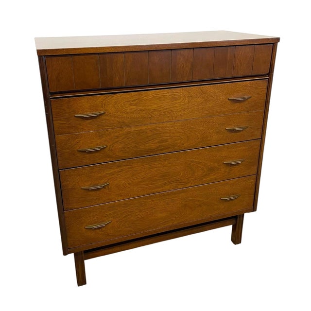 Mid-Century Modern 1970s Mid Century Modern Bassett Furniture 4 Drawer Dresser With Dovetail Construction and Brass-Toned Pulls For Sale - Image 3 of 9