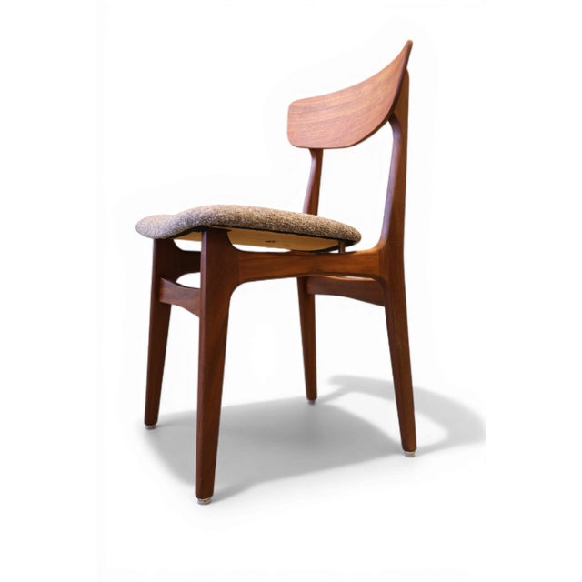 Randers Møbelfabrik Danish Teak Chair with Seat in Bouclé by Schiønning & Elgaard for Randers Møbelfabrik, 1960s, Set of 6 For Sale - Image 4 of 15