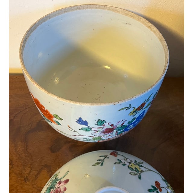 Antique 19th Century Chinese Export Porcelain Jar and Cover in Famille Rose Palette For Sale - Image 11 of 12