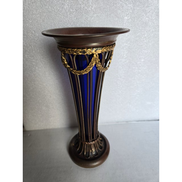 This piece is associated with the renowned English silversmith firm William Hutton & Sons based in Sheffield, England and...