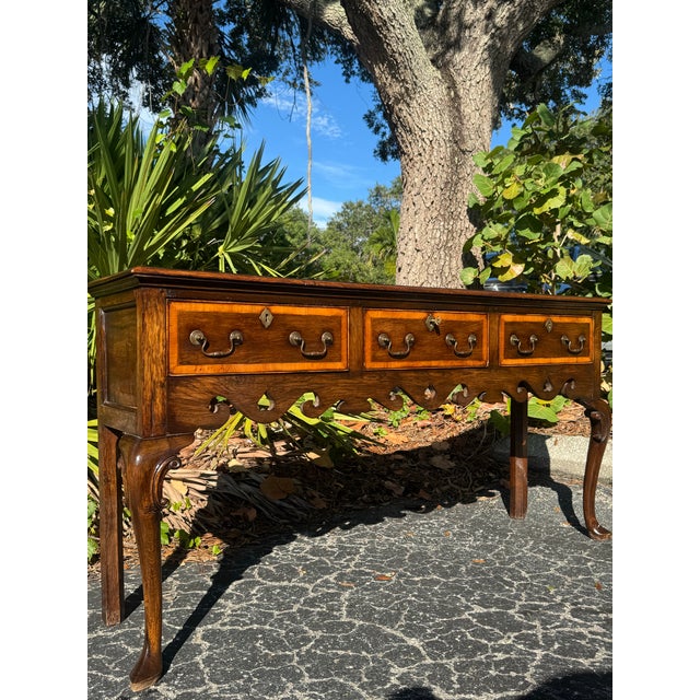 18th Century Georgian-Style Oak Low Dresser With Serpentine Front & Carved Bracket Feet For Sale In Tampa - Image 6 of 11