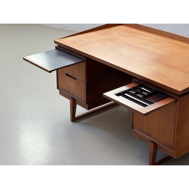 Mid-Century Desk in Walnut, 1960s For Sale - Image 5 of 18