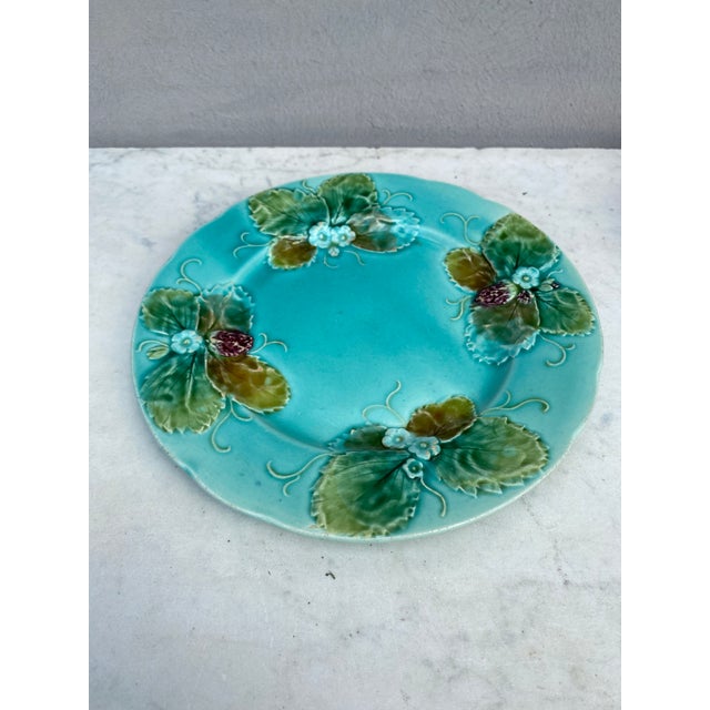 French Majolica strawberries plate circa 1880 Luneville.