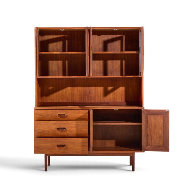 Jack Cartwright for Founders Mid Century Walnut and Cane Credenza With Hutch For Sale - Image 12 of 12
