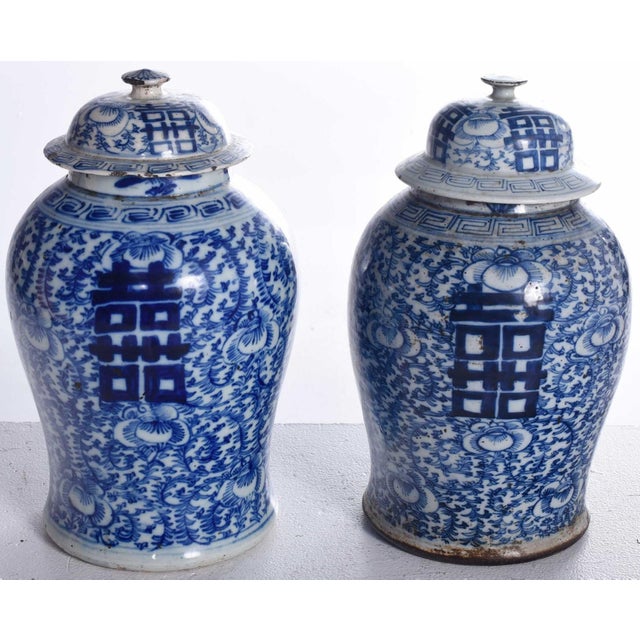 Mid 20th Century Pair of Chinese Blue and White Porcelain Lidded Jars With Stands For Sale - Image 5 of 10
