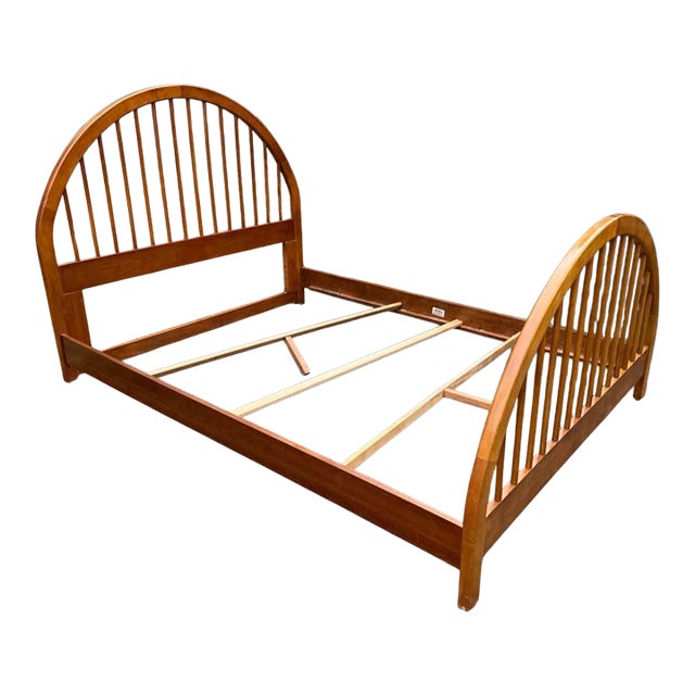Ethan Allen Country Windsor Style Arched Wood Slatted Queen Bed Frame. For Sale