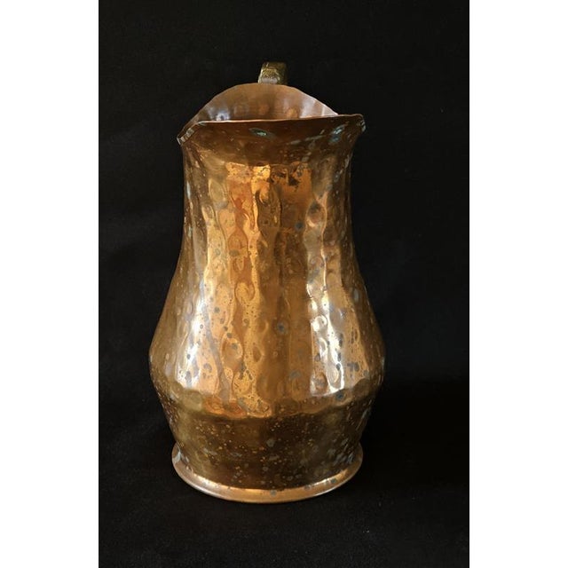 1940s Vintage French Hammered Copper Pitcher W/ Brass Handle – Rustic Farmhouse Vase 8” For Sale - Image 5 of 9