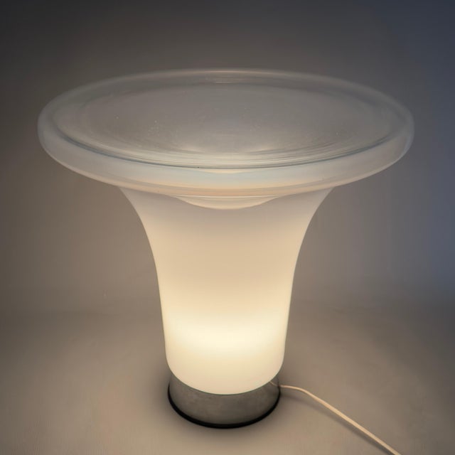 A true masterpiece of designer lighting, this table lamp brings absolute elegance to your spaces. This imposing and...