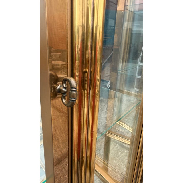 Pair of Vintage Mastercraft Brass & Glass Illuminated Display Cabinets For Sale - Image 9 of 17