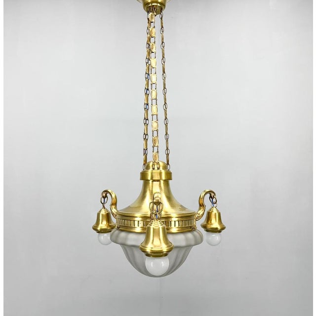 Beautiful large brass chandelier from the 1920s from germany. Renovated, rewired. Bulbs: 4 x e27 (e26). Us wiring...