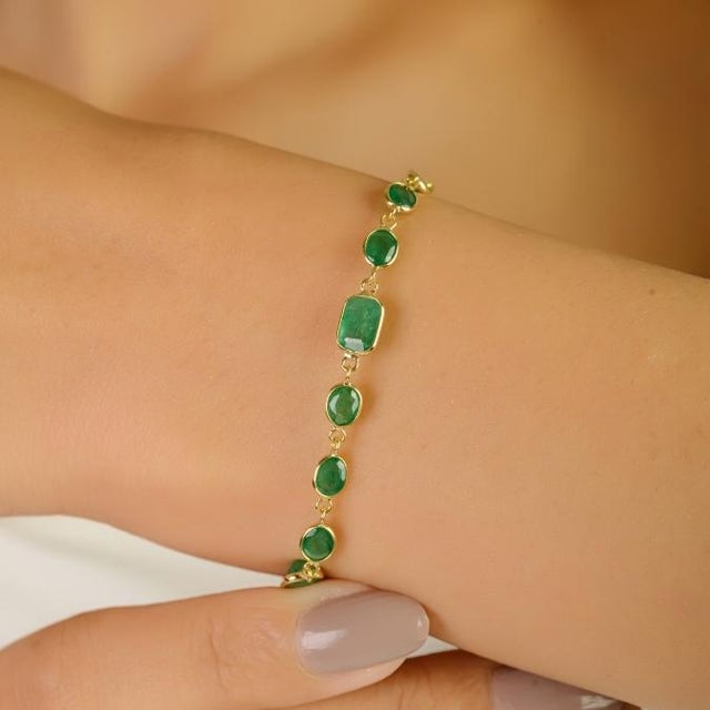 Not Yet Made - Made To Order 4.45 Ct Mix-Cut Emerald Modern Chain Birthstone Bracelet in 18k Yellow Gold For Sale - Image 5 of 17