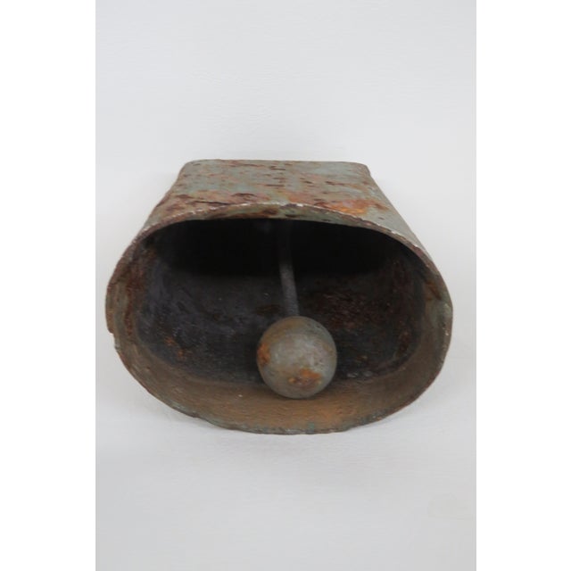 Early 20th Century American Primitive Rustic Metal Large Cow Bull Bell 4543b For Sale - Image 5 of 11