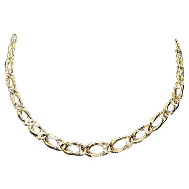 18 Karat Yellow Gold Hammered Double Oval Graduating Link Necklace 21 Gm For Sale - Image 4 of 8