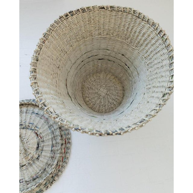 Large Handcrafted Woven Newspaper Laundry Basket with Lid, 1990s For Sale - Image 8 of 11