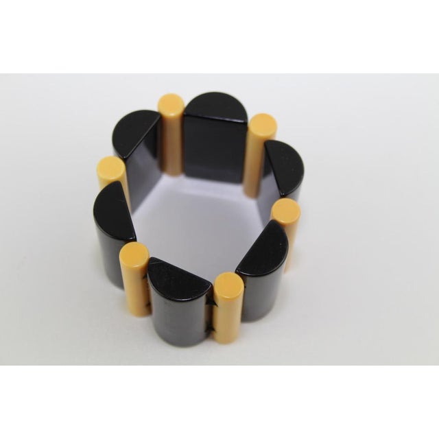 Bakelite pieces on elastic. weight ca. 50gramm