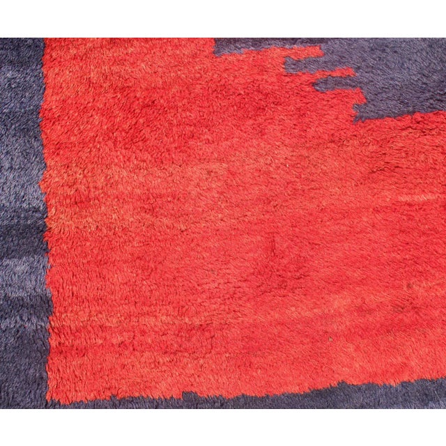 Turkish Tulu Rug With Modern Minimalist Design in Blue, Red and Luxurious Wool For Sale - Image 4 of 12