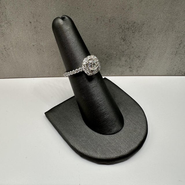 Modern Appraised Natural Diamond Engagement Ring in 14kt White Gold - 1.33 CTW, Size 5.75 For Sale - Image 3 of 7