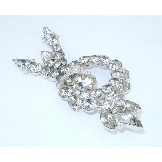 1950s Large Eisenberg Rhinestone Dangle Brooch, 1950's For Sale - Image 5 of 12