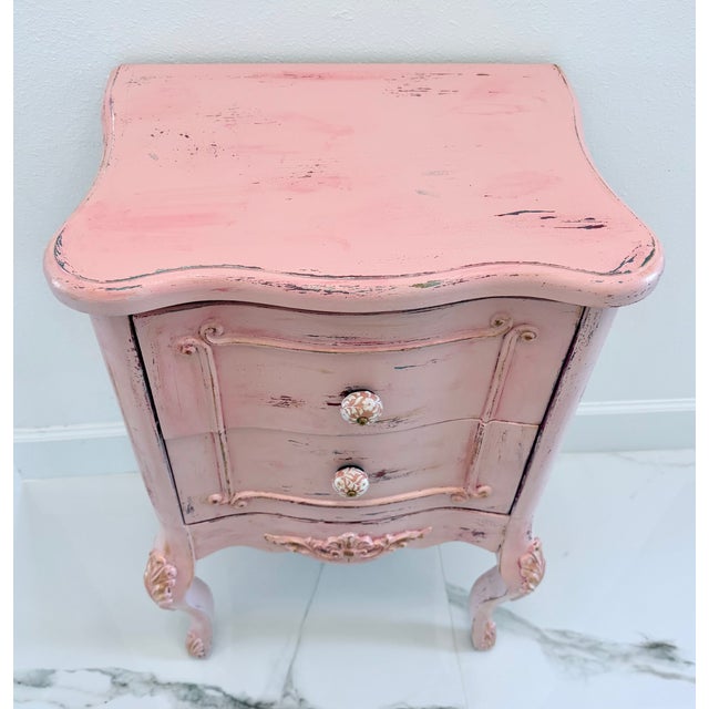 Hand-Painted French Style Pink Nightstand With Paris Script | Shabby Chic Bedside Table For Sale - Image 4 of 7