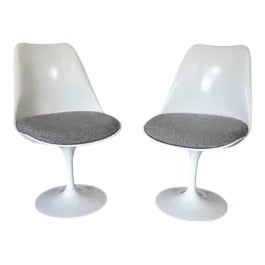 Tulip Chairs by Eero Saarinen for Knoll, 1956, Set of 2 For Sale