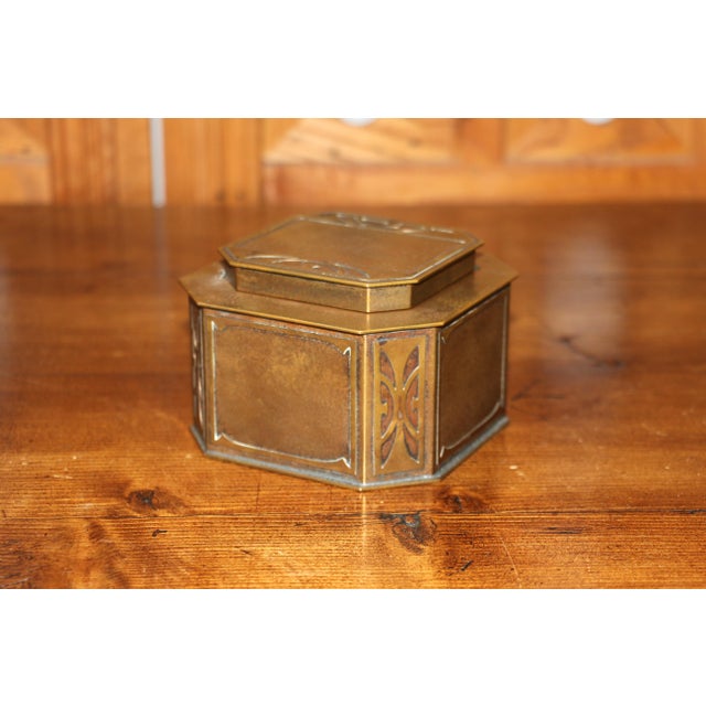 Wonderful vintage Inkwell designed by Silver Crest Gold Over Bronze, it has the maker’s mark in the bottom. Beautiful...