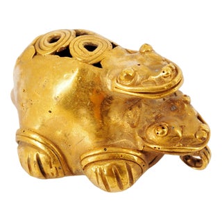 Colombian Taïrona Tumbago Statuette of Janus Tortoise For Sale