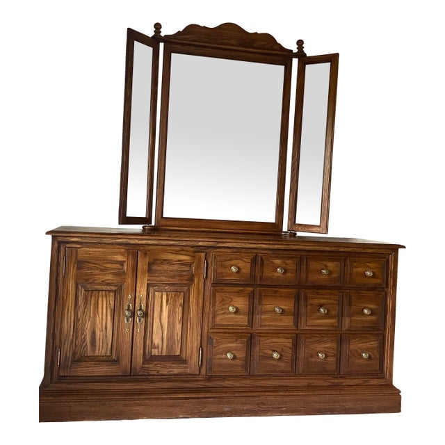 Pennsylvania House Oak Dresser With Triptych Mirror American Traditional With Colonial Charm Excellent Condition For Sale