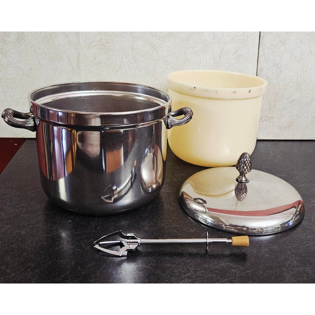 Mid-Century Modern Mid Century International Silver Co. SIlverplated Ice Bucket With Ice Gripper Tongs For Sale - Image 3 of 11