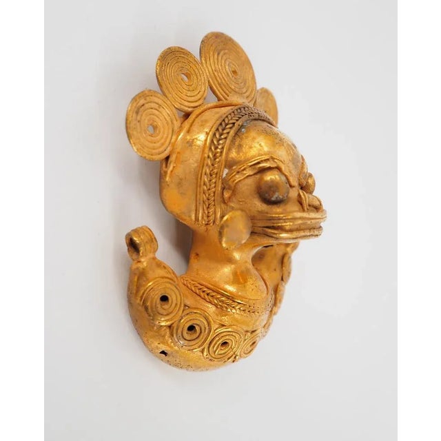 Colombian Taïrona Tumbago Statuette of Spiral Woman For Sale - Image 5 of 7