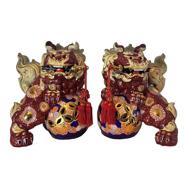 Vintage Japanese Kutani Ware Foo Dog Guardian Lion Figurines, Pair, Mid-20th Century For Sale
