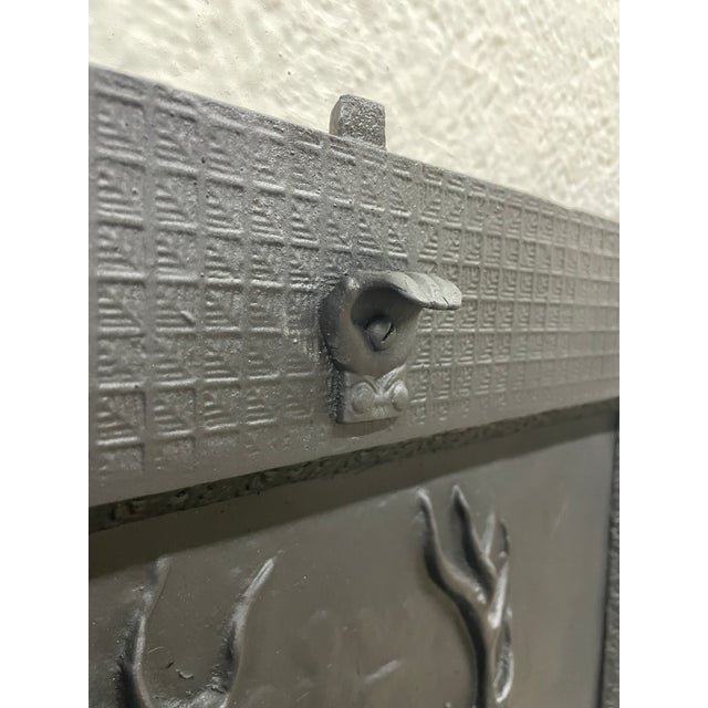 Exceptional 19th-Century 'Hospitality' Cast Iron Summer Cover — High-Relief Figural Scene 26" W X 28.5"h Cast Iron Fireplace Insert For Sale In Mobile - Image 6 of 7