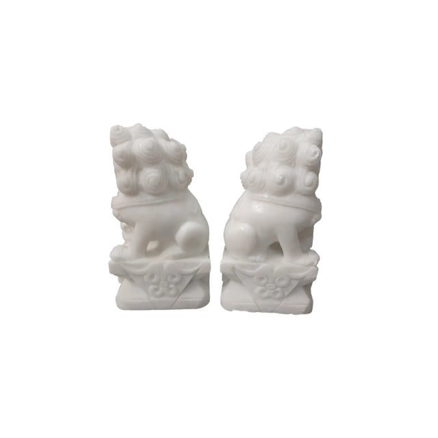 Asian Vintage Pair of White Marble Foo Dogs For Sale - Image 3 of 3