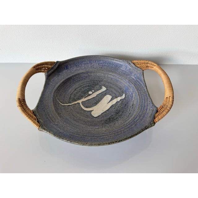 1980’s Jensen Art Studio Stoneware Wall Plate / Bowl With Woven Wicker Handles For Sale In Miami - Image 6 of 12