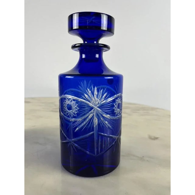 Italian Bottle and Colored Lead Crystal Glasses, 1980, Set of 7 For Sale - Image 3 of 11