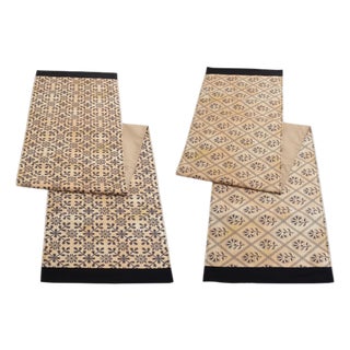 Geometric Floral Patterned Table Runner (Set of 2) For Sale