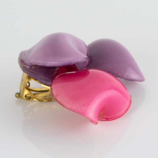 Francoise Montague Lavender and Pink Heart Resin Clip Earrings For Sale In Atlanta - Image 6 of 7