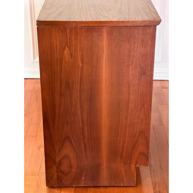 1960s Lane Walnut Desk For Sale In Philadelphia - Image 6 of 12
