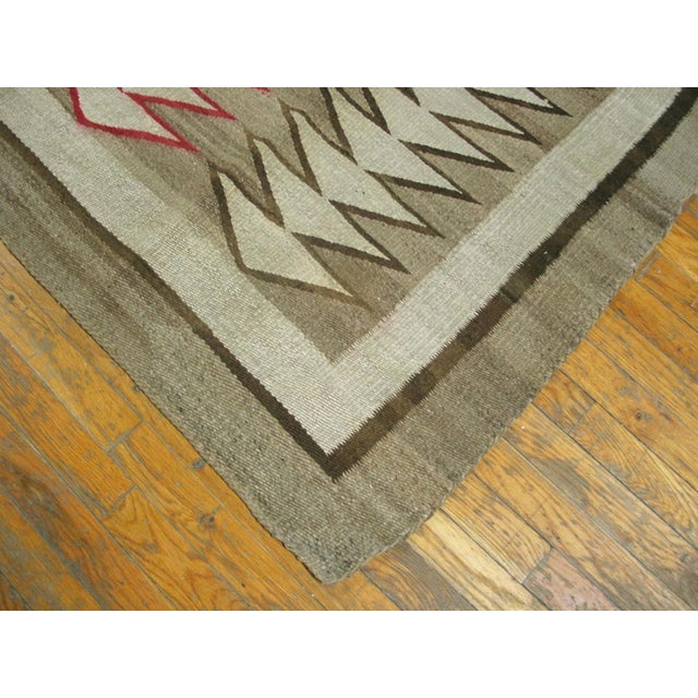 Early 20th Century 1920s Gray Geometric Tribal Antique American Navajo Rug 4'9" X 7'7" Flatweave Wool Carpet For Sale - Image 5 of 6
