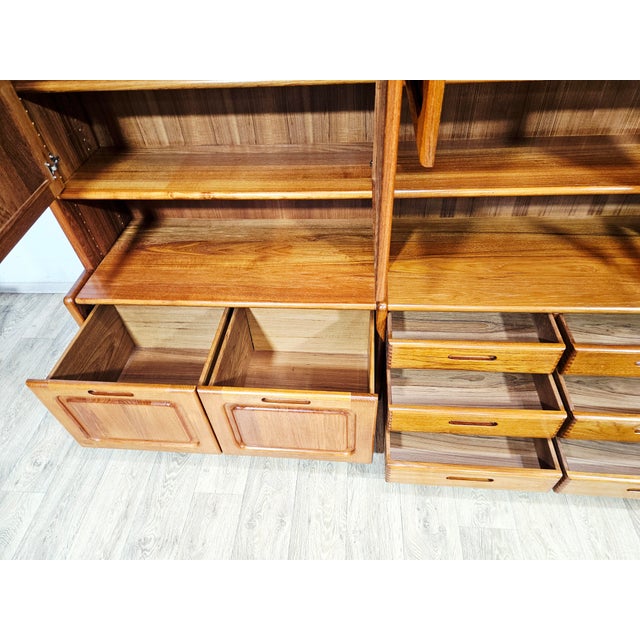 Vintage Danish Modular Shelving Unit in Teak from Dyrlund, 1960s For Sale - Image 17 of 18