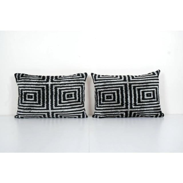 Contemporary Silk Velvet Ikat Bohemian Pillow - a Pair For Sale In Philadelphia - Image 6 of 6