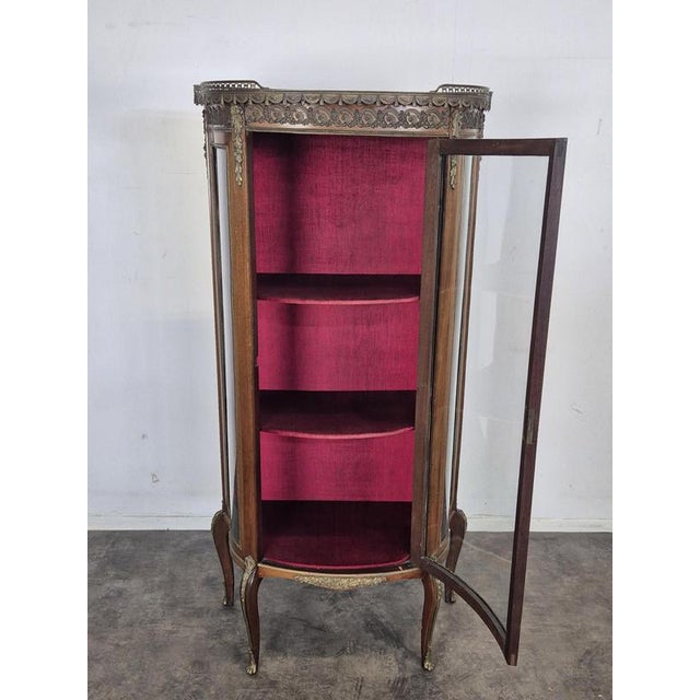 Napoleon III Display Cabinet with Curved Glass For Sale - Image 10 of 11