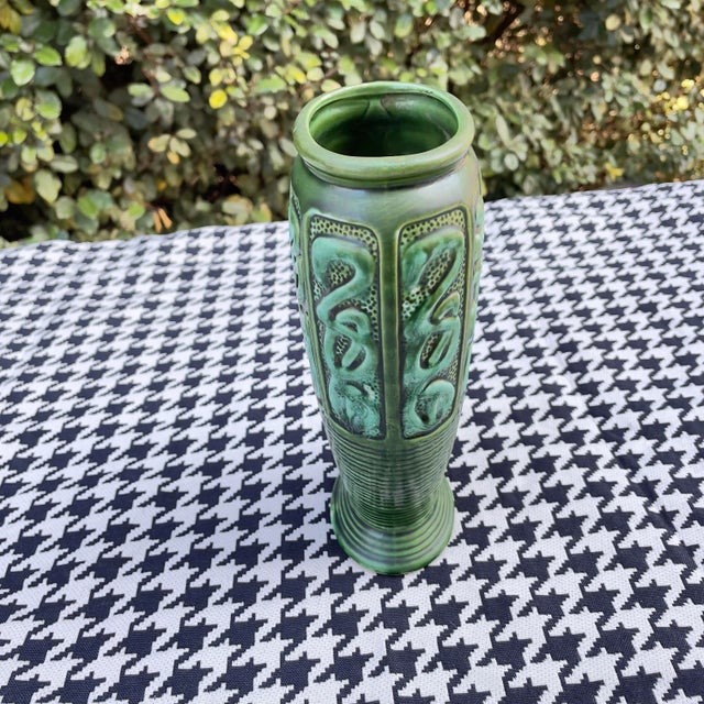 Mid-Century Modern Mid Century Modern Dee Bee Co Green Ceramic Vase For Sale - Image 3 of 11