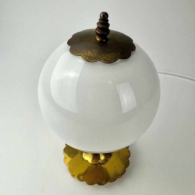 Mid-Century Modern Small Mid-Century Italian Table Lamp in Brass and White Opaline Glass by Pietro Chiesa for Fontana Arte, 1940s For Sale - Image 3 of 7
