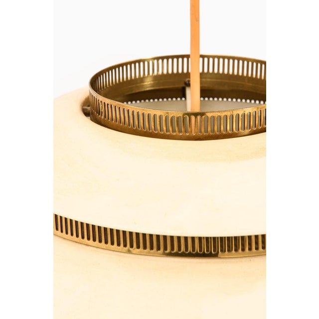 White Beehive Lamp in Brass and White Lacquered Metal by Alvar Aalto, 1953 For Sale - Image 8 of 11