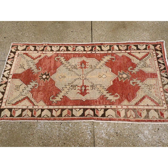 Mid 20th Century Galerie Shabab Collection Mid-20th Century Turkish Oushak Throw Rug For Sale - Image 5 of 6